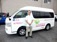 ハピネスサポートの車両と代表者